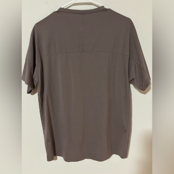 Lululemon Men’s Fundamental Pocket Tee Purple NWOT - Picture 2 of 2